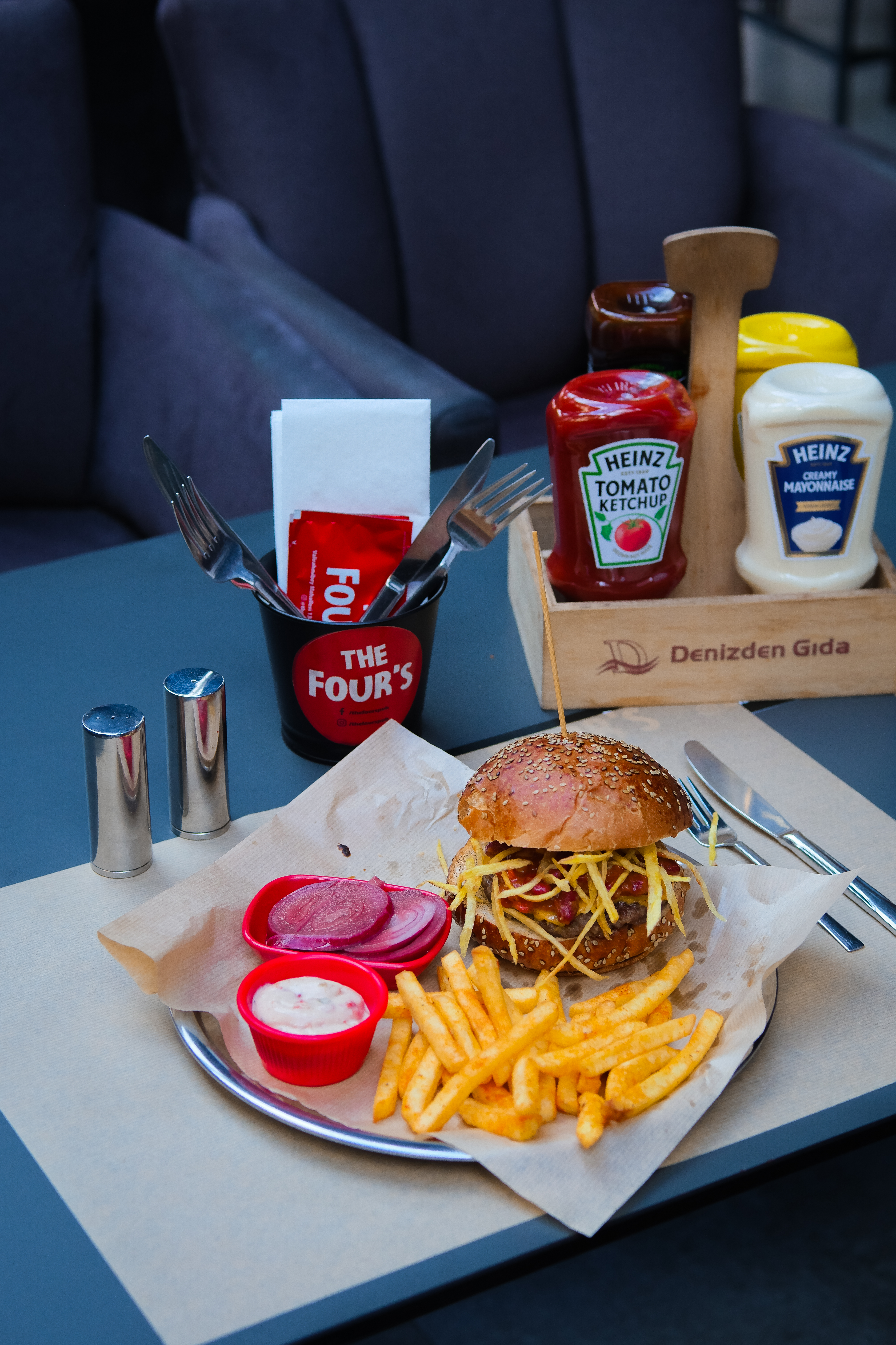 The Four's Pub Atmosfer Görseli